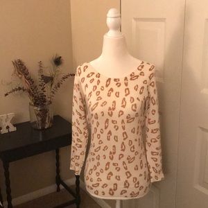 Banana Republic 3/4 sleeve giraffe print sweater